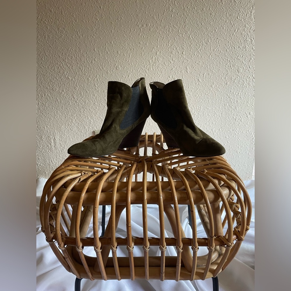 Olive green Suede Steven by Steve Madden Platform Booties. Size 8.